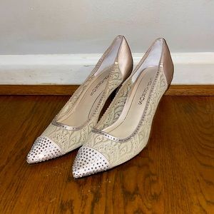 A pair of size 9 1/2 heels